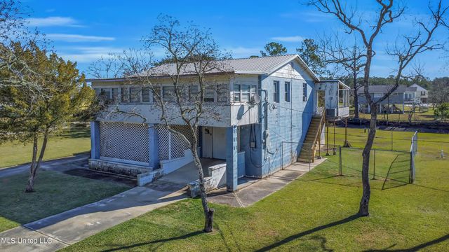 10210 Bayou View Drive, Bay Saint Louis, MS 39520