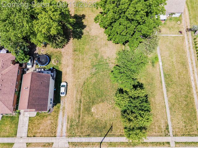 27335 Maple Street, Roseville, MI 48066