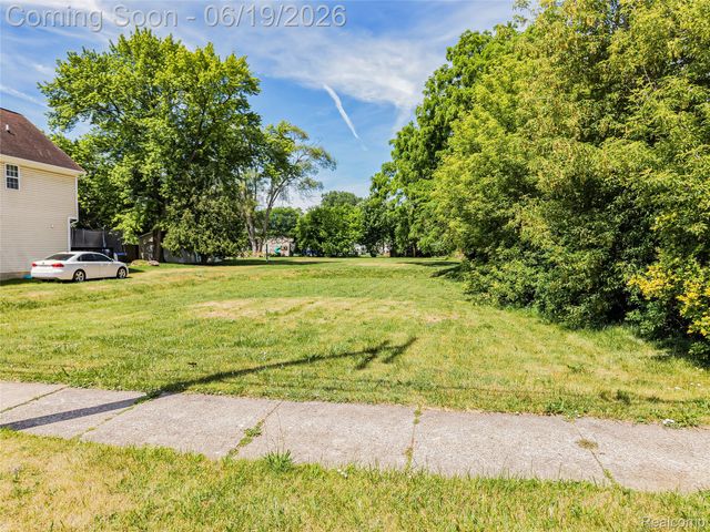 27335 Maple Street, Roseville, MI 48066