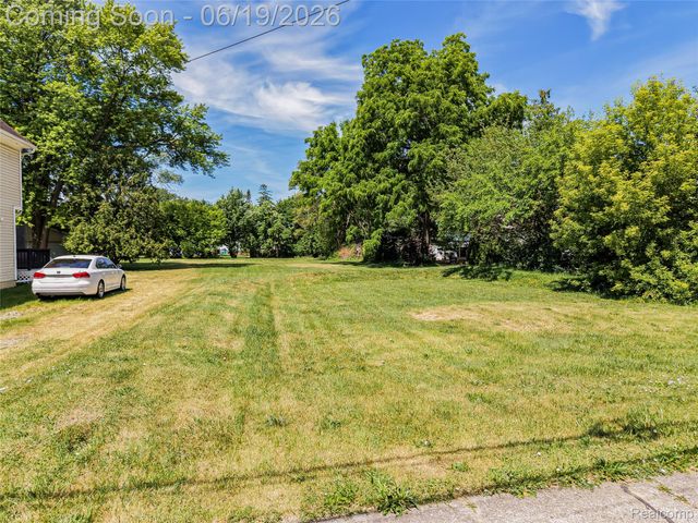 27335 Maple Street, Roseville, MI 48066