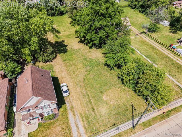27335 Maple Street, Roseville, MI 48066