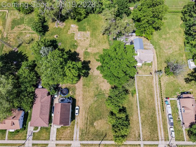 27335 Maple Street, Roseville, MI 48066