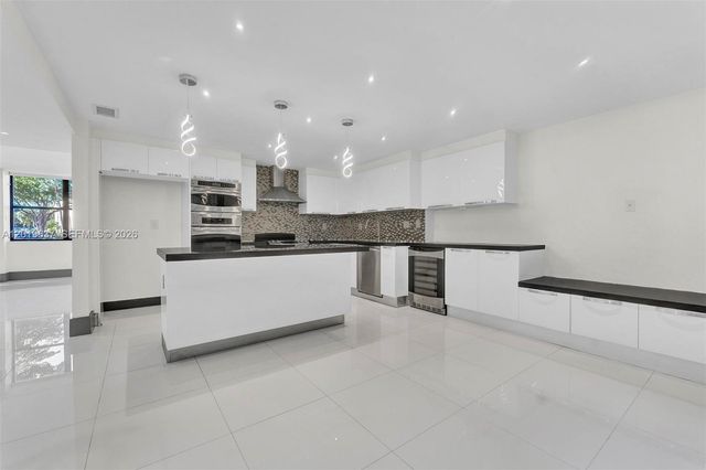20441 NE 30th Ave 106-9, Aventura, FL 33180