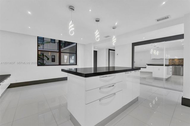 20441 NE 30th Ave 106-9, Aventura, FL 33180