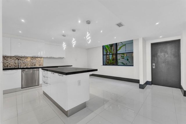 20441 NE 30th Ave 106-9, Aventura, FL 33180