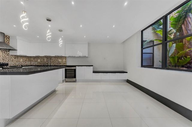 20441 NE 30th Ave 106-9, Aventura, FL 33180