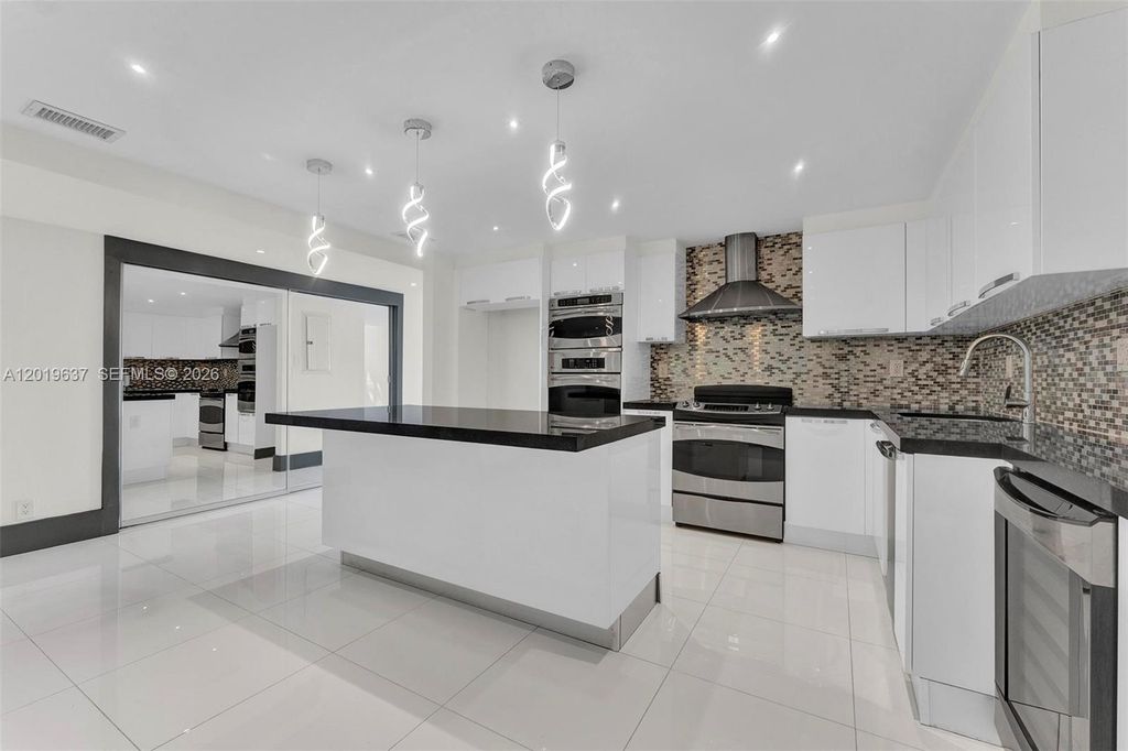 20441 NE 30th Ave 106-9, Aventura, FL 33180
