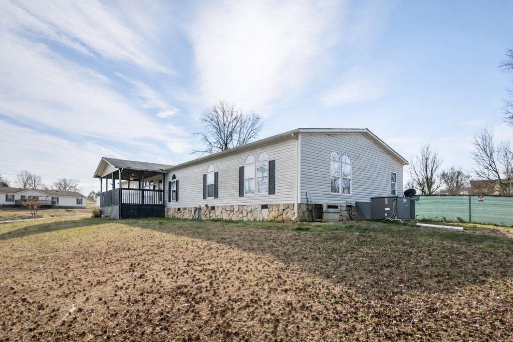 275 Falcon Circle, Chatsworth, GA 30705