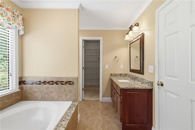 4713 Bedford Glenn, Flowery Branch, GA 30542