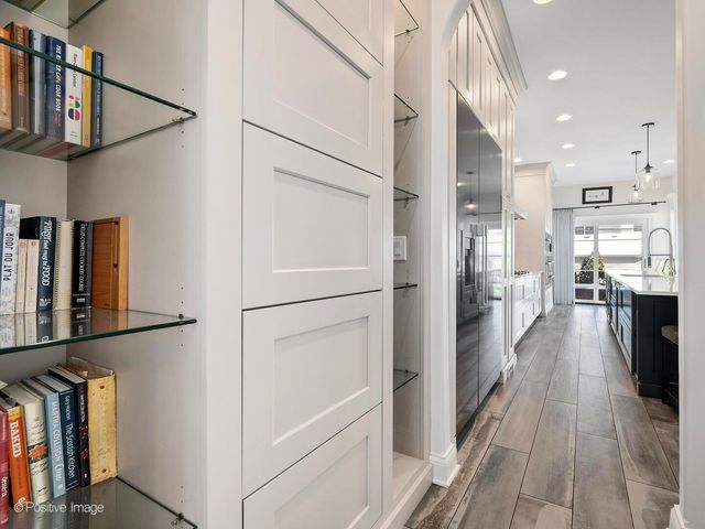 425 S Quincy Avenue, Hinsdale, IL 60521