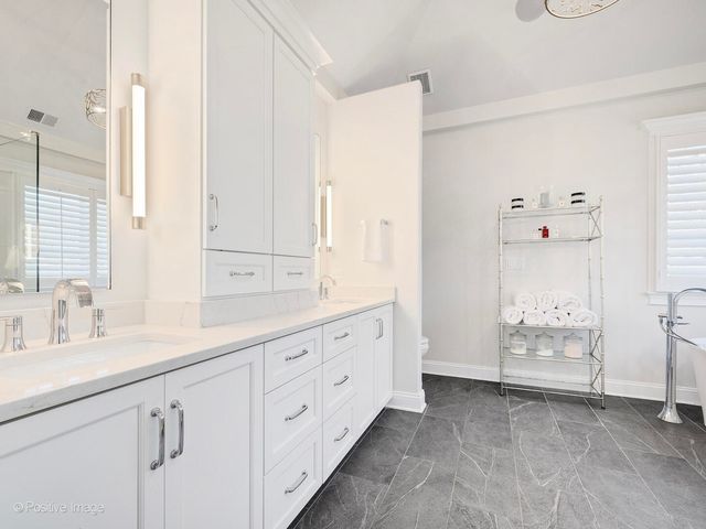 425 S Quincy Avenue, Hinsdale, IL 60521