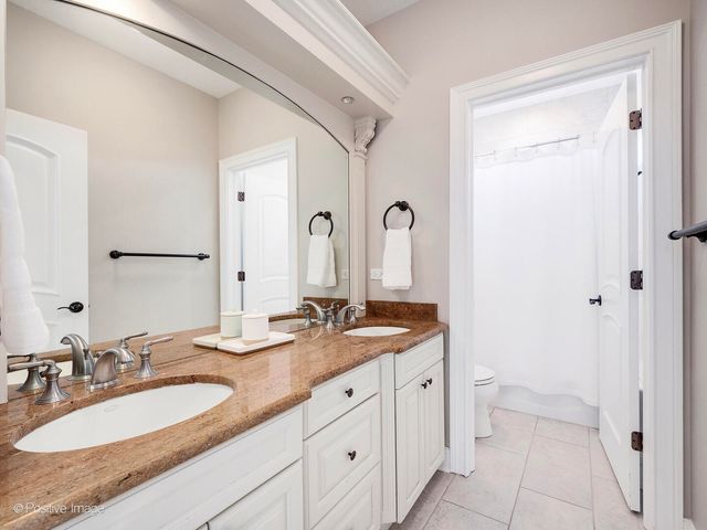 425 S Quincy Avenue, Hinsdale, IL 60521