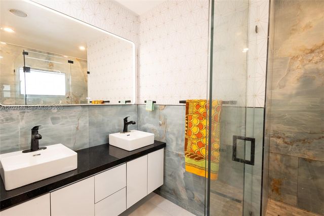 4230 Royal Palm Avenue, Miami Beach, FL 33140