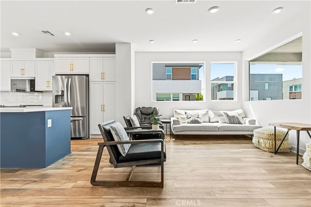 609 S Lyon Street, Santa Ana, CA 92705