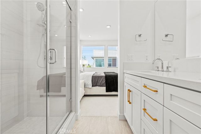 609 S Lyon Street, Santa Ana, CA 92705