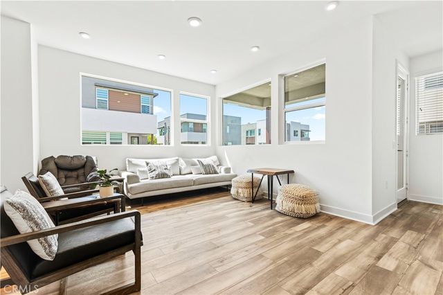 609 S Lyon Street, Santa Ana, CA 92705