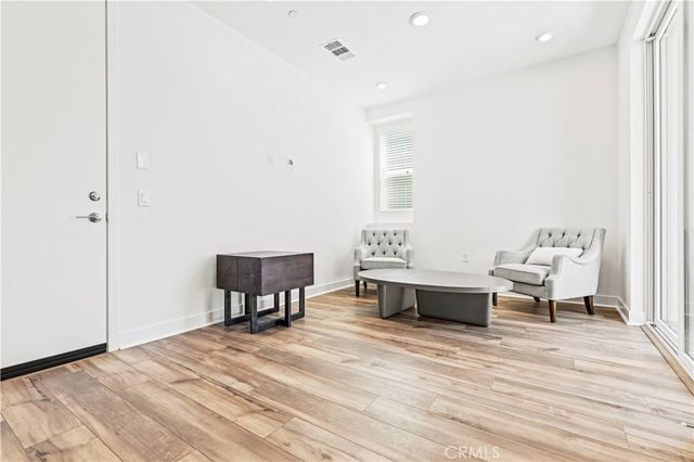 609 S Lyon Street, Santa Ana, CA 92705