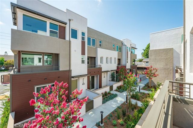 609 S Lyon Street, Santa Ana, CA 92705