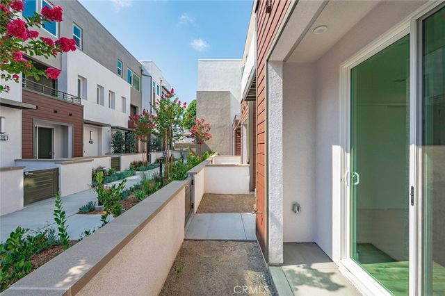 609 S Lyon Street, Santa Ana, CA 92705