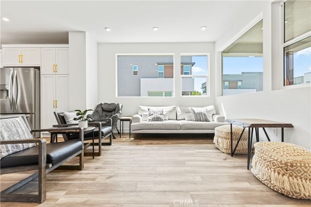 609 S Lyon Street, Santa Ana, CA 92705