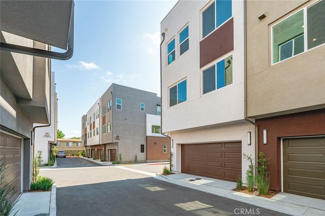 609 S Lyon Street, Santa Ana, CA 92705