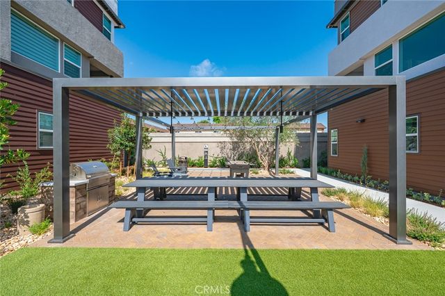 609 S Lyon Street, Santa Ana, CA 92705