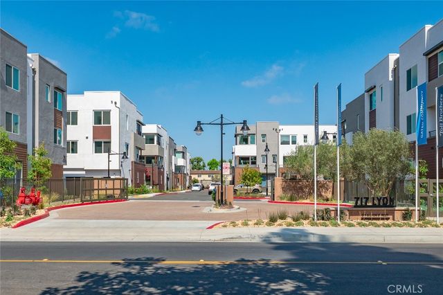 609 S Lyon Street, Santa Ana, CA 92705