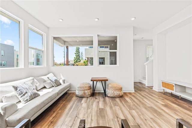 609 S Lyon Street, Santa Ana, CA 92705