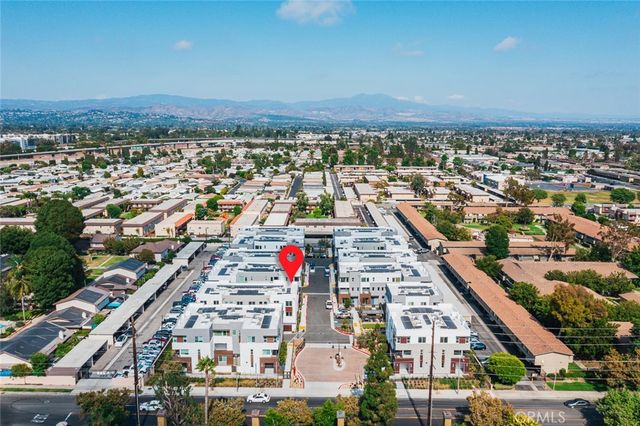 609 S Lyon Street, Santa Ana, CA 92705