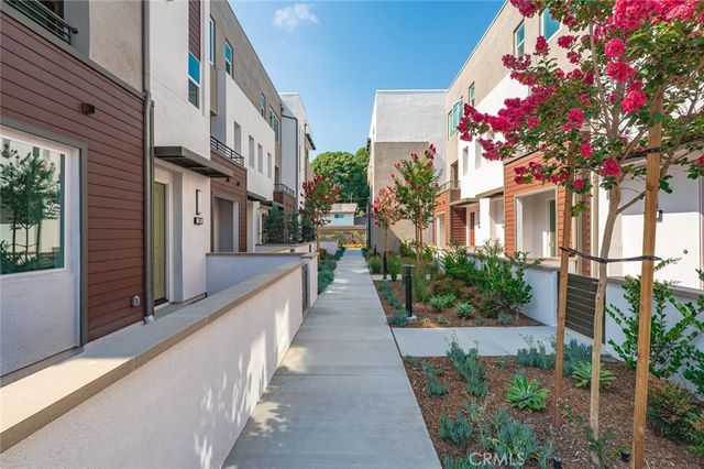 609 S Lyon Street, Santa Ana, CA 92705