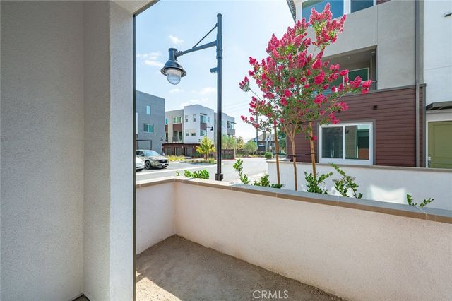 609 S Lyon Street, Santa Ana, CA 92705