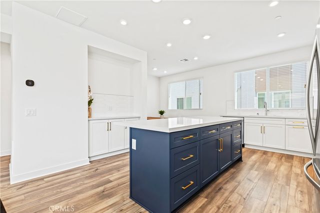 609 S Lyon Street, Santa Ana, CA 92705