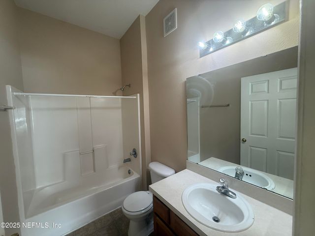 5150 PLAYPEN Drive 2-1, Jacksonville, FL 32210