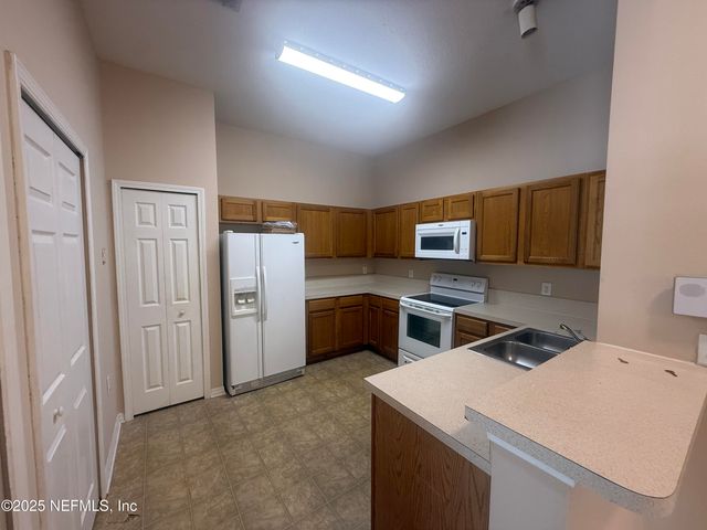5150 PLAYPEN Drive 2-1, Jacksonville, FL 32210