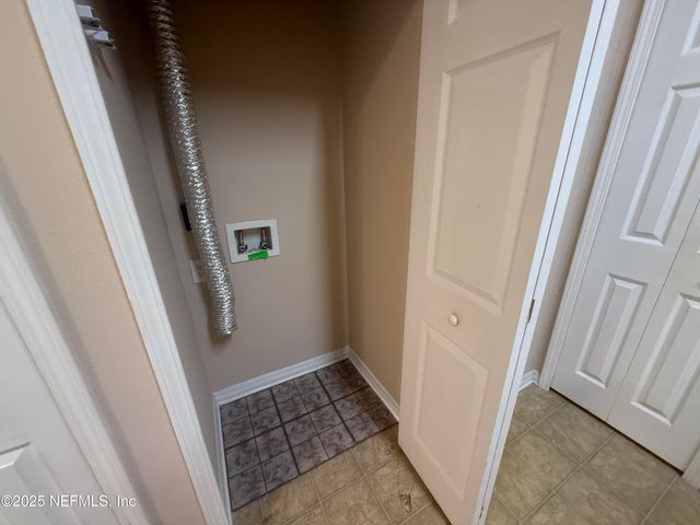 5150 PLAYPEN Drive 2-1, Jacksonville, FL 32210