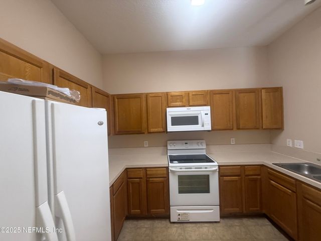 5150 PLAYPEN Drive 2-1, Jacksonville, FL 32210