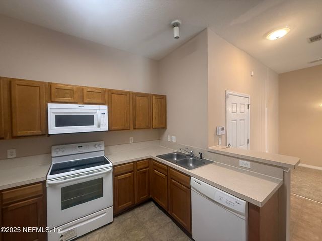 5150 PLAYPEN Drive 2-1, Jacksonville, FL 32210