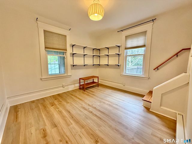 31 Hillcrest Avenue, Waterbury, CT 06705