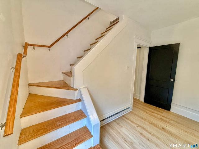 31 Hillcrest Avenue, Waterbury, CT 06705
