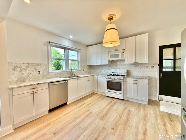 31 Hillcrest Avenue, Waterbury, CT 06705