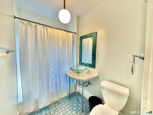 31 Hillcrest Avenue, Waterbury, CT 06705