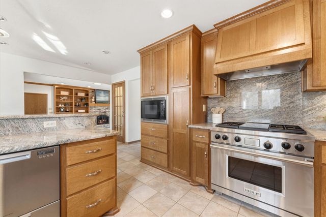 10665 Northmark Drive, Eden Prairie, MN 55344