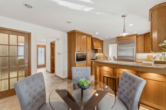 10665 Northmark Drive, Eden Prairie, MN 55344