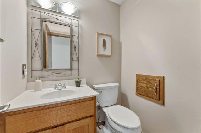 10665 Northmark Drive, Eden Prairie, MN 55344