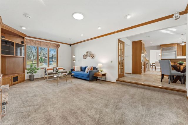 10665 Northmark Drive, Eden Prairie, MN 55344