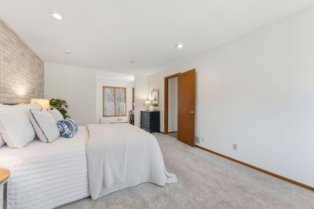 10665 Northmark Drive, Eden Prairie, MN 55344