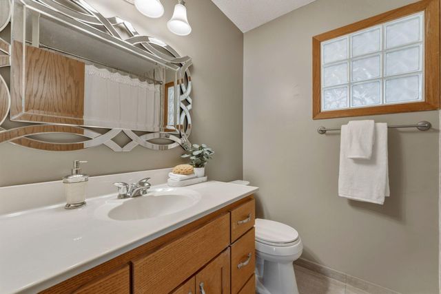 10665 Northmark Drive, Eden Prairie, MN 55344