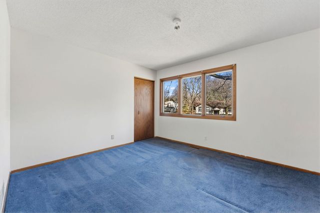 10665 Northmark Drive, Eden Prairie, MN 55344