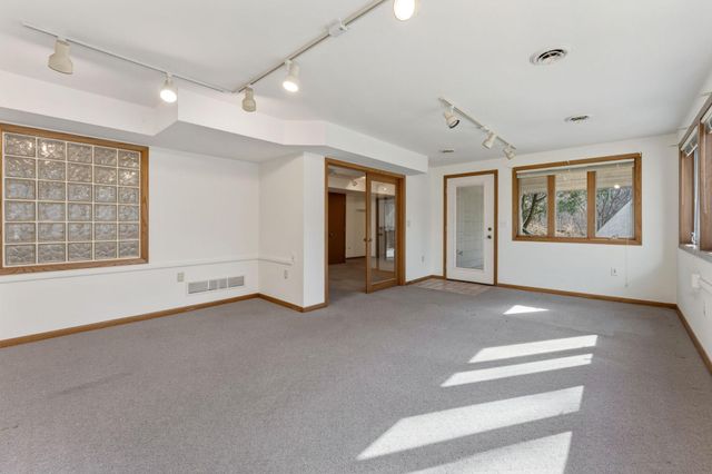 10665 Northmark Drive, Eden Prairie, MN 55344