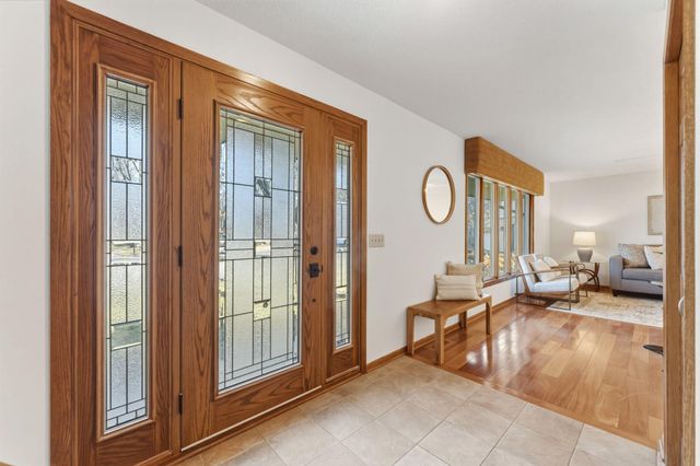 10665 Northmark Drive, Eden Prairie, MN 55344